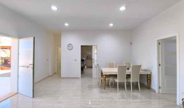 Återförsäljning - Villa -
Pinoso - Inland