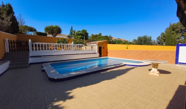 Återförsäljning - Villa -
Torrevieja - Los Balcones