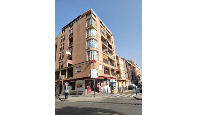 Resale - Apartment -
Torrevieja - Centro