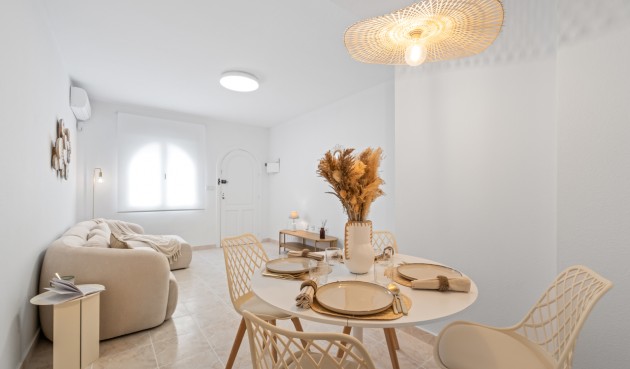 Återförsäljning - Town House -
Playa Flamenca - Costa Blanca