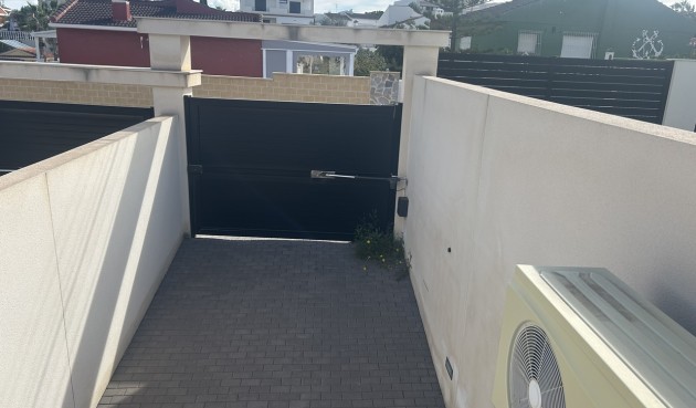 Återförsäljning - Villa -
Los Balcones - Costa Blanca