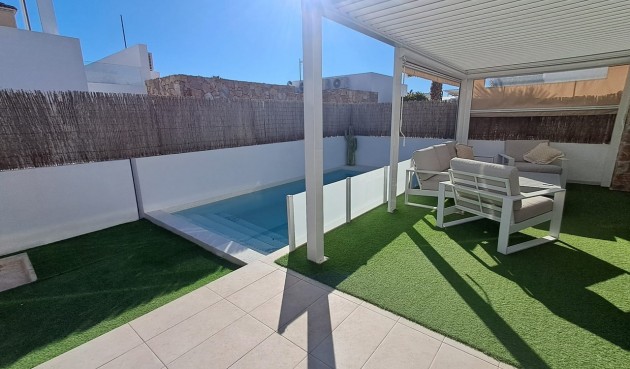 Återförsäljning - Villa -
Cabo Roig - Costa Blanca