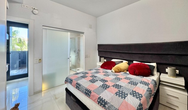 Återförsäljning - Villa -
Orihuela Costa - Lomas de Cabo Roig