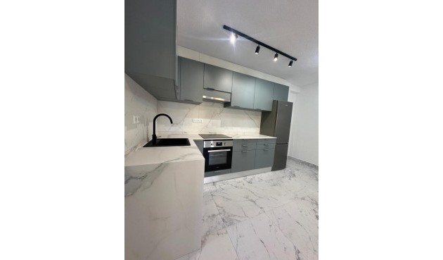 Återförsäljning - Apartment -
Torrevieja - La Veleta