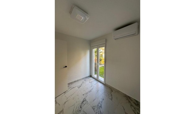 Återförsäljning - Apartment -
Torrevieja - La Veleta