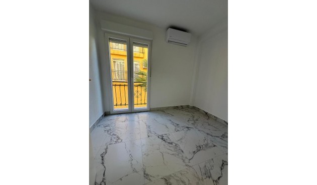 Återförsäljning - Apartment -
Torrevieja - La Veleta