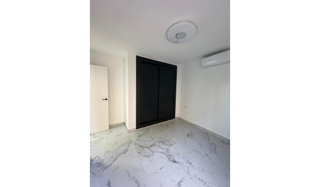 Återförsäljning - Apartment -
Torrevieja - La Veleta