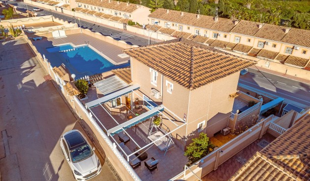Återförsäljning - Villa -
Torrevieja - Costa Blanca