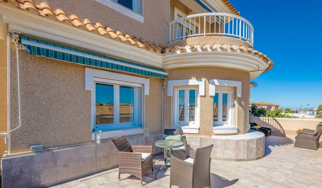 Återförsäljning - Villa -
Torrevieja - Costa Blanca