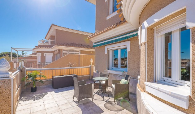 Återförsäljning - Villa -
Torrevieja - Costa Blanca