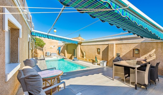 Återförsäljning - Villa -
Torrevieja - Costa Blanca