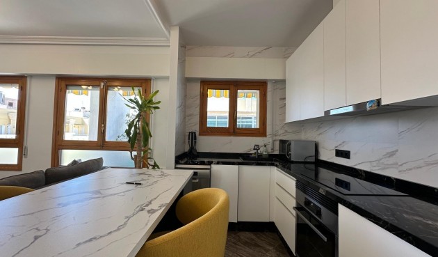 Återförsäljning - Apartment -
Torrevieja - Centro