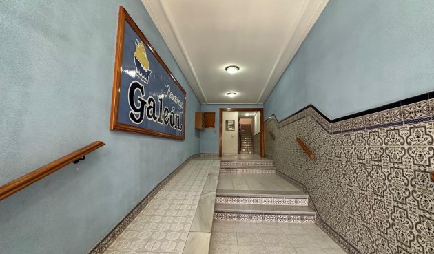 Återförsäljning - Apartment -
Torrevieja - Centro