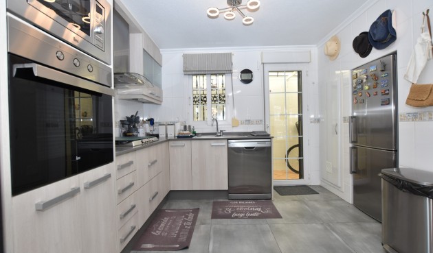 Återförsäljning - Villa -
Orihuela Costa - Costa Blanca