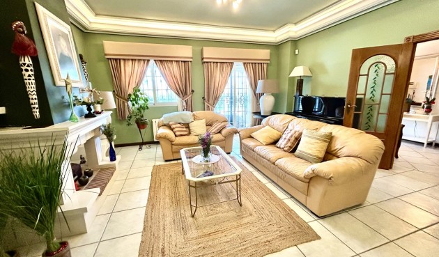 Återförsäljning - Villa -
La Mata - Costa Blanca