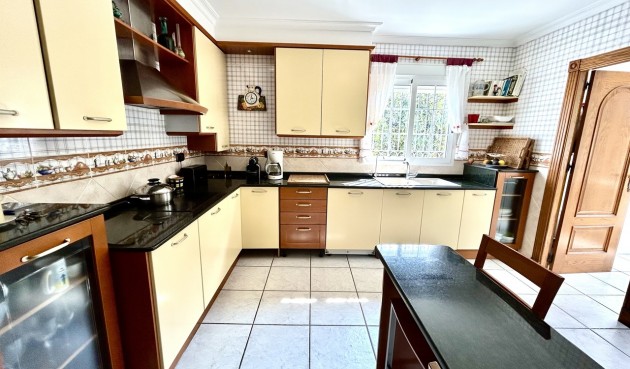 Återförsäljning - Villa -
La Mata - Costa Blanca