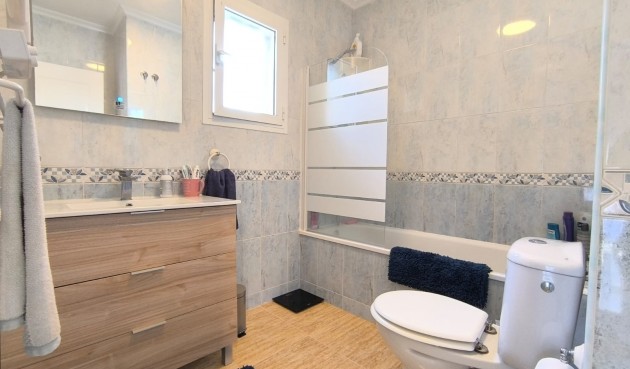 Återförsäljning - Villa -
El Raso - Costa Blanca