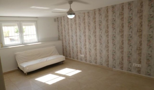 Återförsäljning - Villa -
Villamartin - Costa Blanca