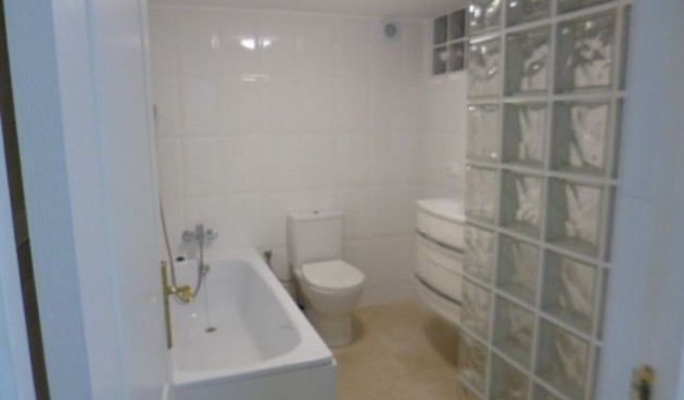 Återförsäljning - Villa -
Villamartin - Costa Blanca