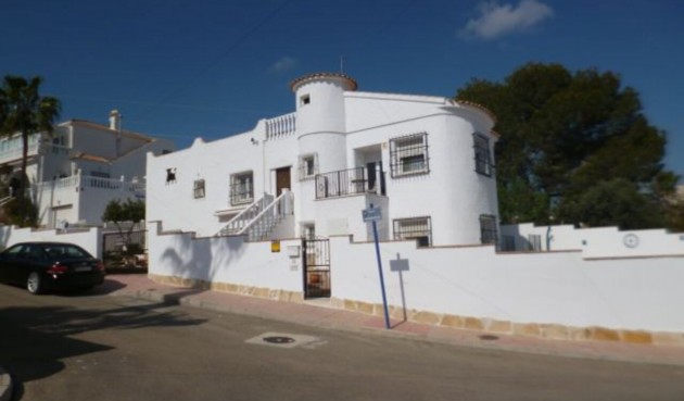 Återförsäljning - Villa -
Villamartin - Costa Blanca
