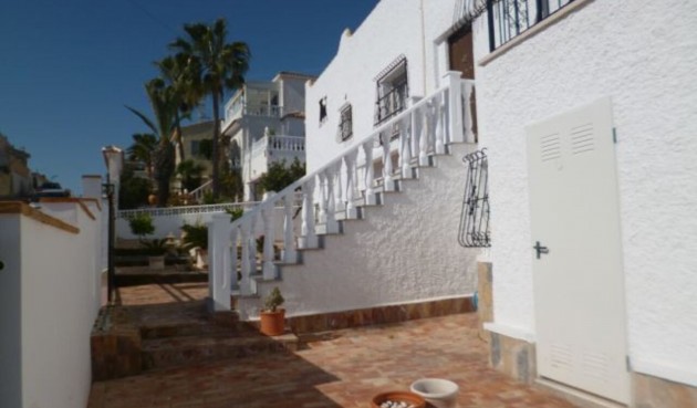 Återförsäljning - Villa -
Villamartin - Costa Blanca