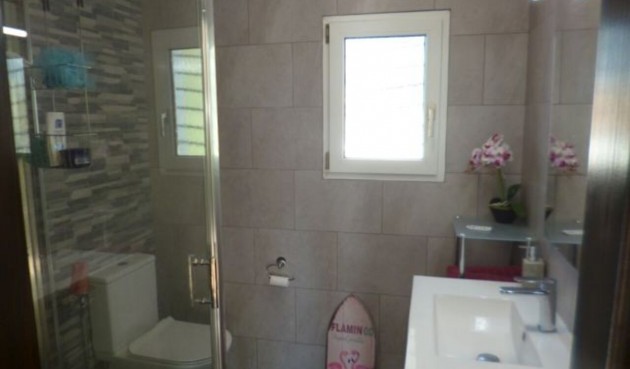 Återförsäljning - Villa -
Villamartin - Costa Blanca