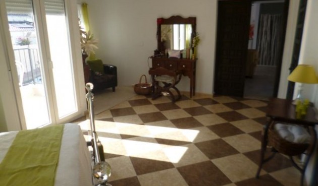 Återförsäljning - Villa -
Villamartin - Costa Blanca