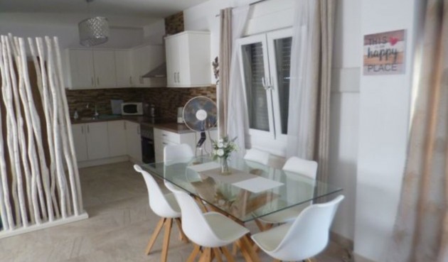 Återförsäljning - Villa -
Villamartin - Costa Blanca