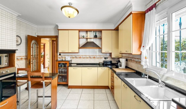 Återförsäljning - Villa -
Torrevieja - Costa Blanca