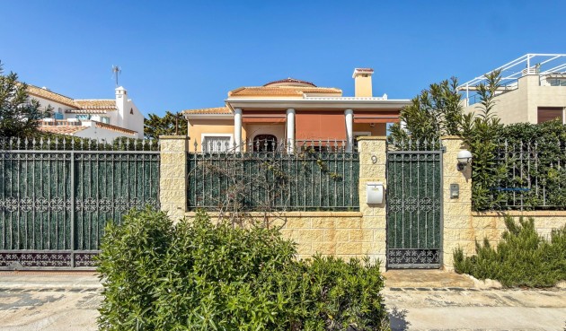 Återförsäljning - Villa -
Torrevieja - Costa Blanca