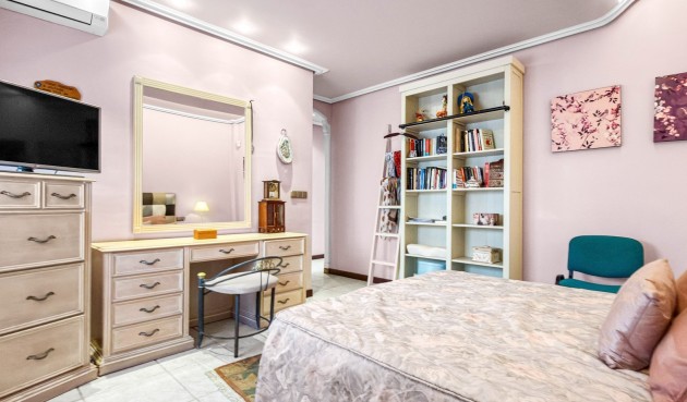 Återförsäljning - Villa -
Torrevieja - Costa Blanca