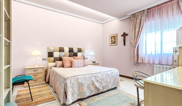 Återförsäljning - Villa -
Torrevieja - Costa Blanca