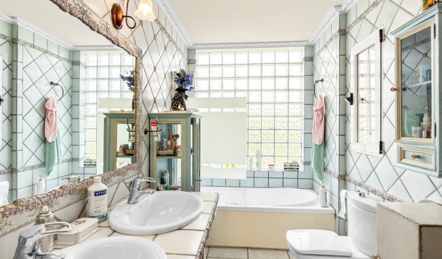 Återförsäljning - Villa -
Torrevieja - Costa Blanca