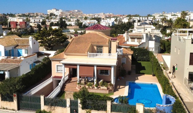 Återförsäljning - Villa -
Torrevieja - Costa Blanca
