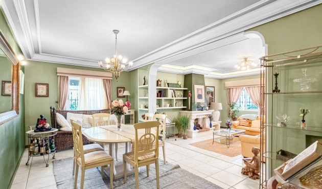 Återförsäljning - Villa -
Torrevieja - Costa Blanca