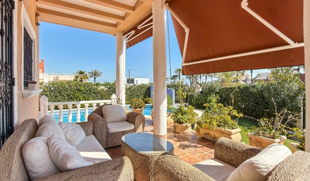 Återförsäljning - Villa -
Torrevieja - Costa Blanca