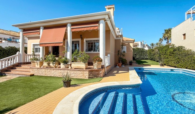 Återförsäljning - Villa -
Torrevieja - Costa Blanca
