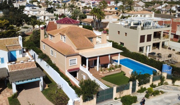 Återförsäljning - Villa -
Torrevieja - Costa Blanca