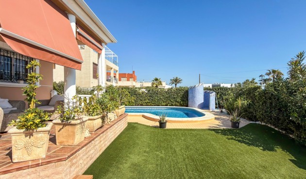 Återförsäljning - Villa -
Torrevieja - Costa Blanca