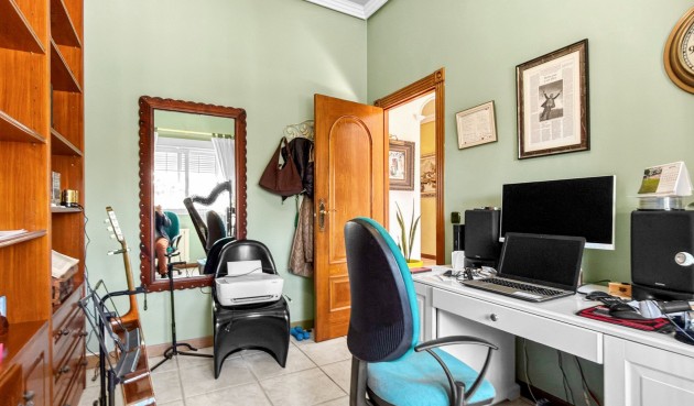 Återförsäljning - Villa -
Torrevieja - Costa Blanca