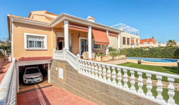 Återförsäljning - Villa -
Torrevieja - Costa Blanca