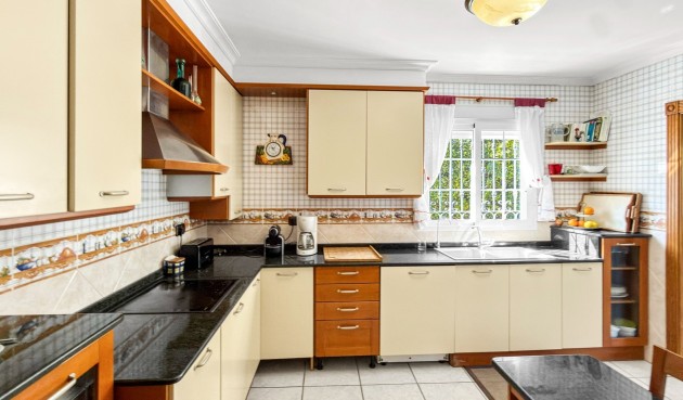 Återförsäljning - Villa -
Torrevieja - Costa Blanca