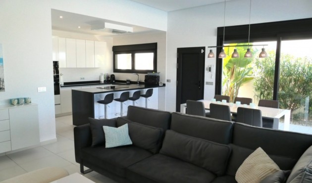 Återförsäljning - Villa -
Benijofar - Costa Blanca