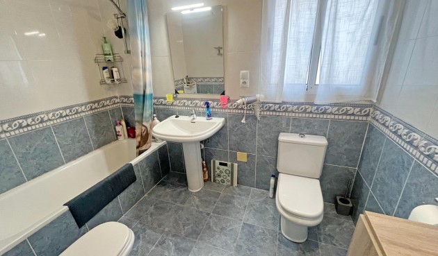 Reventa - Duplex -
San Miguel de Salinas - Las Filipinas