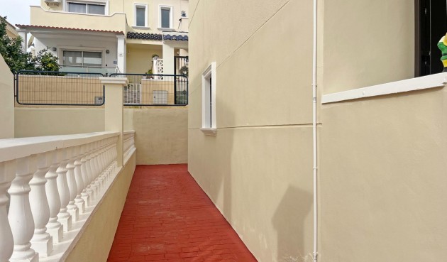 Reventa - Duplex -
San Miguel de Salinas - Las Filipinas