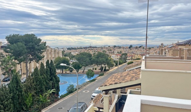 Reventa - Duplex -
San Miguel de Salinas - Las Filipinas