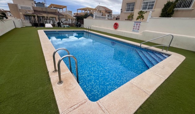 Reventa - Duplex -
San Miguel de Salinas - Las Filipinas