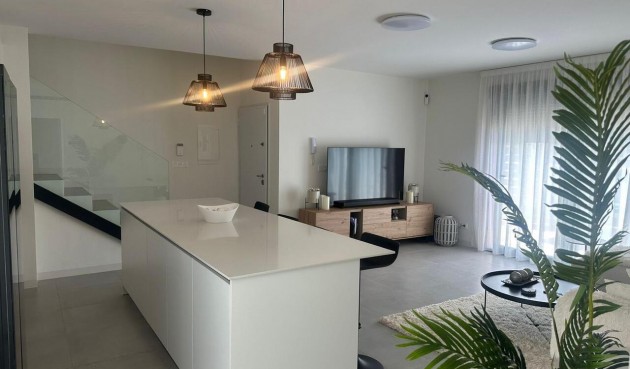 Återförsäljning - Villa -
Roldan - Inland