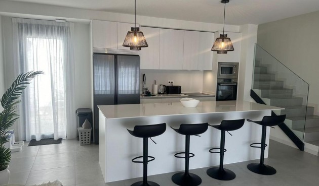 Återförsäljning - Villa -
Roldan - Inland