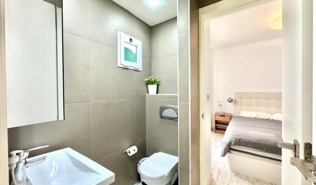 Återförsäljning - Apartment -
Torrevieja - Estacion De Autobuses